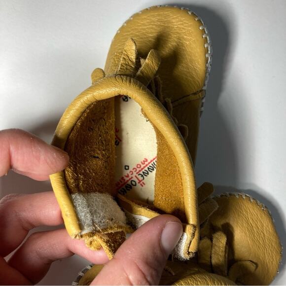 Minnetonka Pa-Poo-Shu Moccasin Natural Yellow Fringe Leather Baby Booties Shoes - Picture 8 of 9